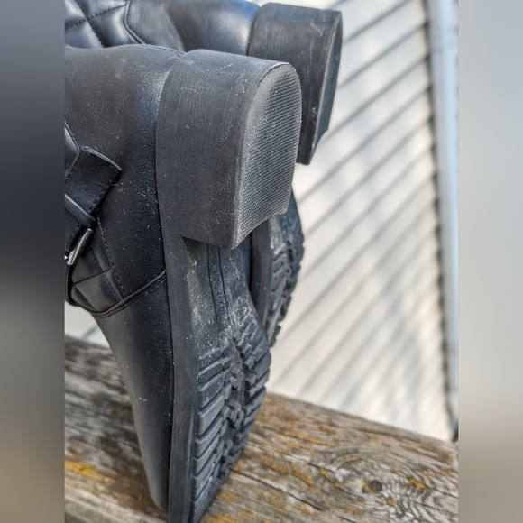 Dana Buchman- Women's Quilted Ankle Boots - Picture 9 of 10